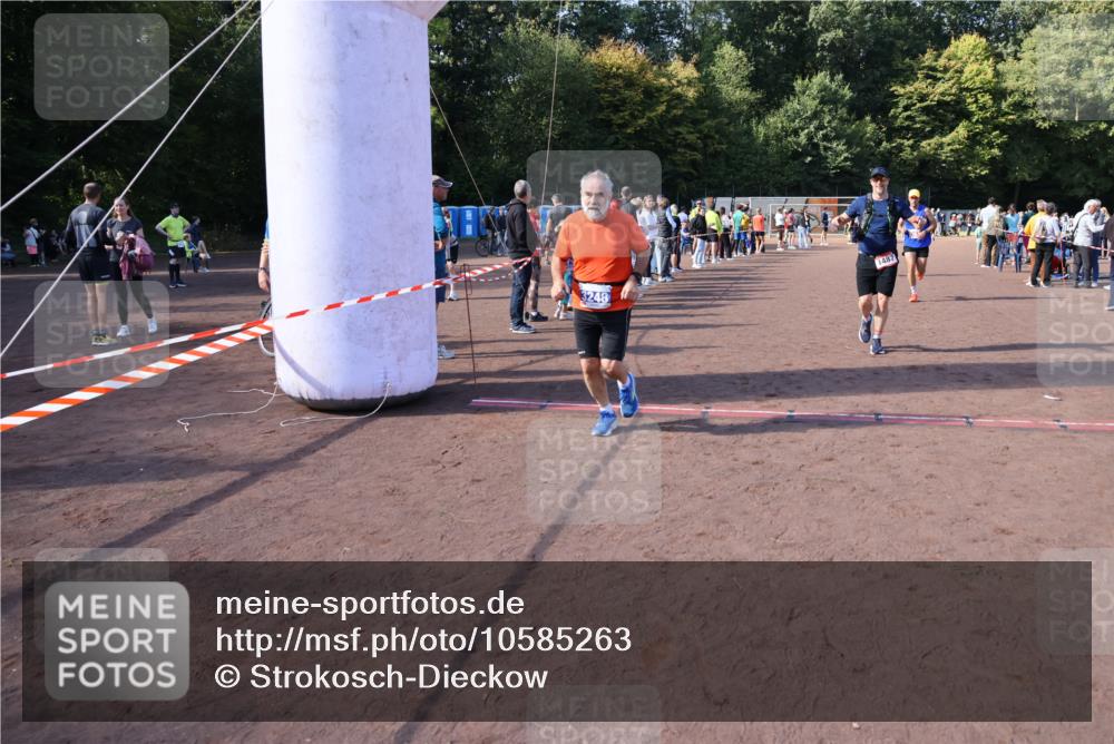 27.09.2026 - 35. Volkslauf durch das schöne Alstertal Strokosch-Dieckow http://msf.ph/oto/10585263 27.09.2026 11:49:28 Ziel 1009, 1475, 1487, 1493, 2363, 3248 meine-sportfotos.de