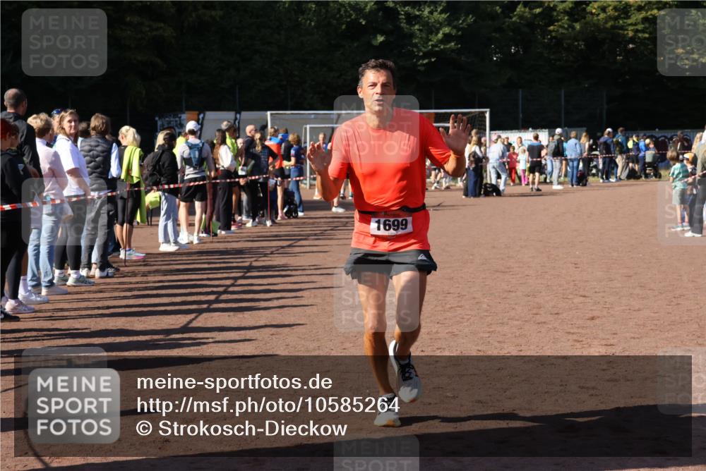 27.09.2026 - 35. Volkslauf durch das schöne Alstertal Strokosch-Dieckow http://msf.ph/oto/10585264 27.09.2026 11:47:19 Ziel 1511, 1699 meine-sportfotos.de