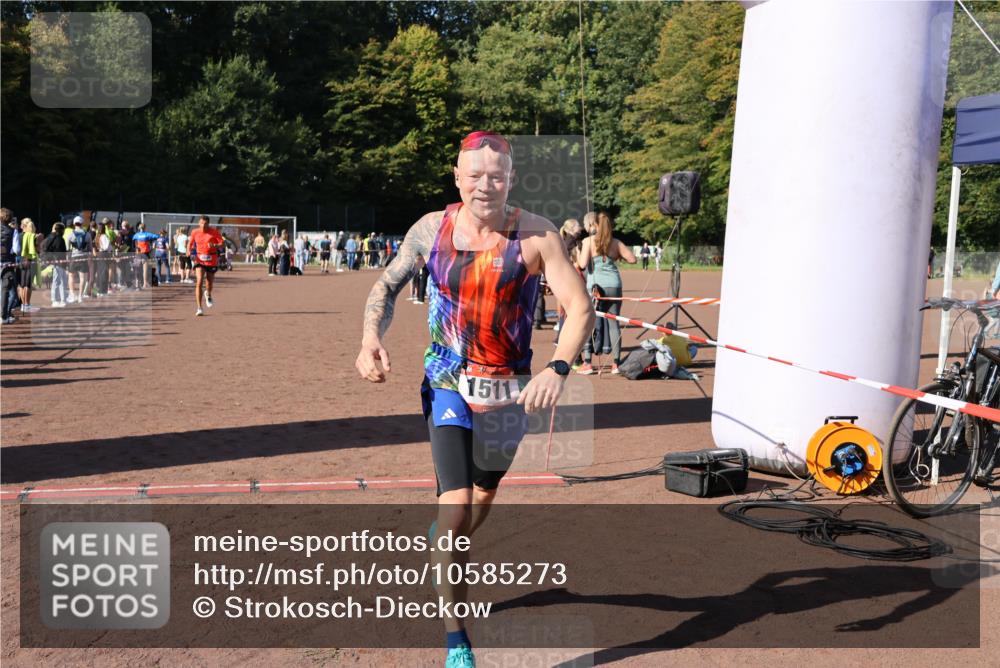 27.09.2026 - 35. Volkslauf durch das schöne Alstertal Strokosch-Dieckow http://msf.ph/oto/10585273 27.09.2026 11:47:16 Ziel 1473, 1511, 1699 meine-sportfotos.de