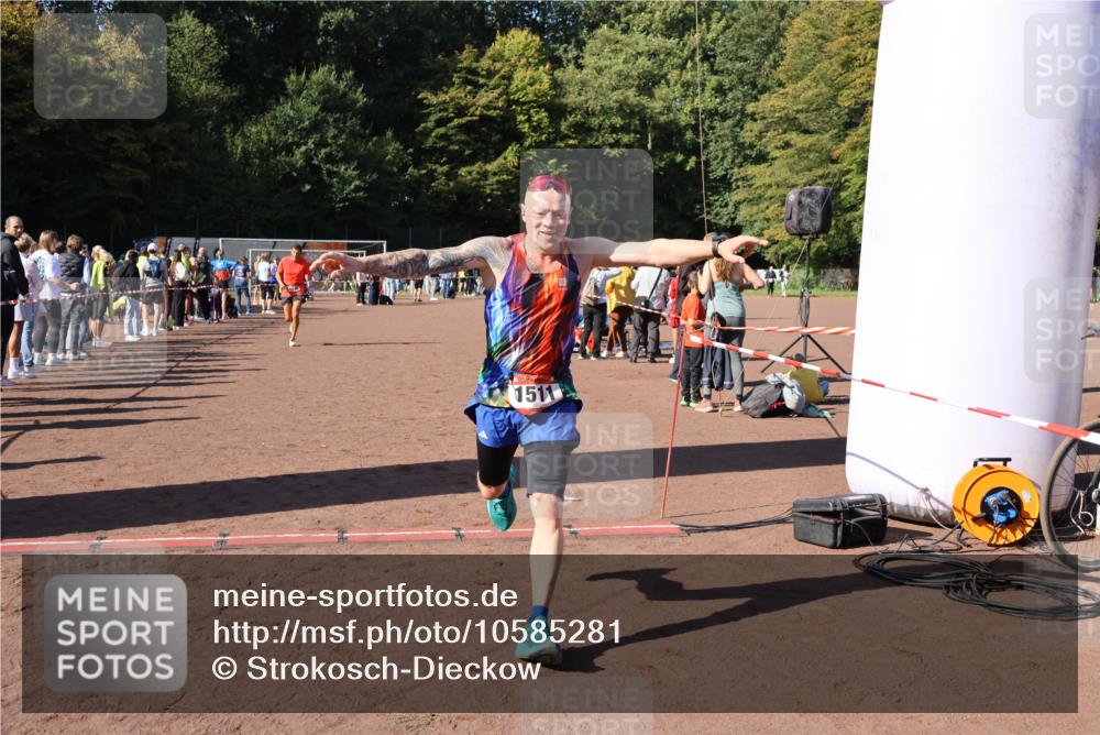 27.09.2026 - 35. Volkslauf durch das schöne Alstertal Strokosch-Dieckow http://msf.ph/oto/10585281 27.09.2026 11:47:15 Ziel 1473, 1511, 1699, 2101, 3392 meine-sportfotos.de
