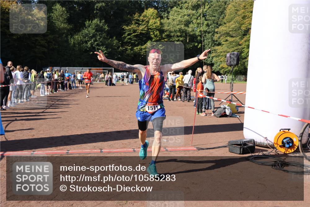 27.09.2026 - 35. Volkslauf durch das schöne Alstertal Strokosch-Dieckow http://msf.ph/oto/10585283 27.09.2026 11:47:15 Ziel 1473, 1511, 1699, 2101, 3392 meine-sportfotos.de