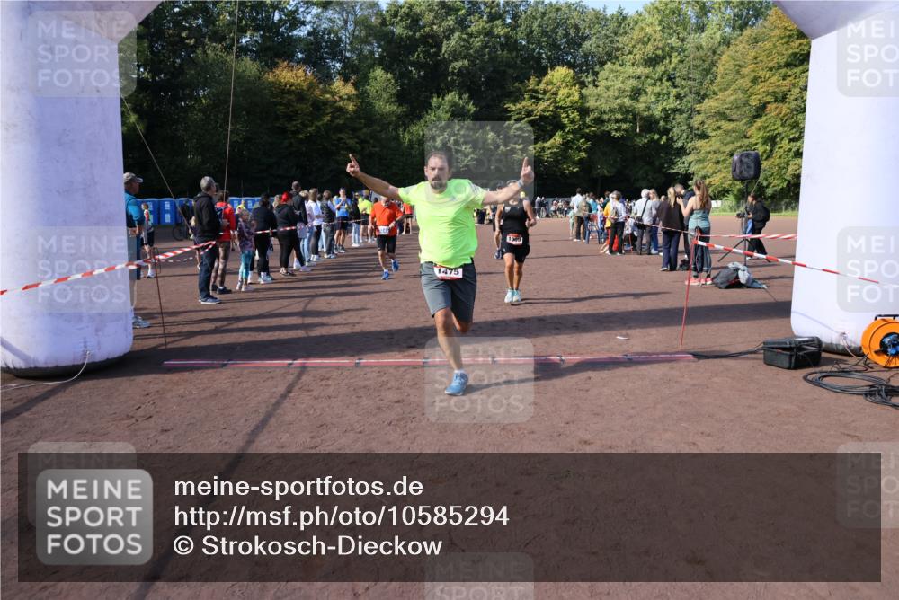 27.09.2026 - 35. Volkslauf durch das schöne Alstertal Strokosch-Dieckow http://msf.ph/oto/10585294 27.09.2026 11:49:25 Ziel 1009, 1475, 1487, 1493, 2363, 3248 meine-sportfotos.de
