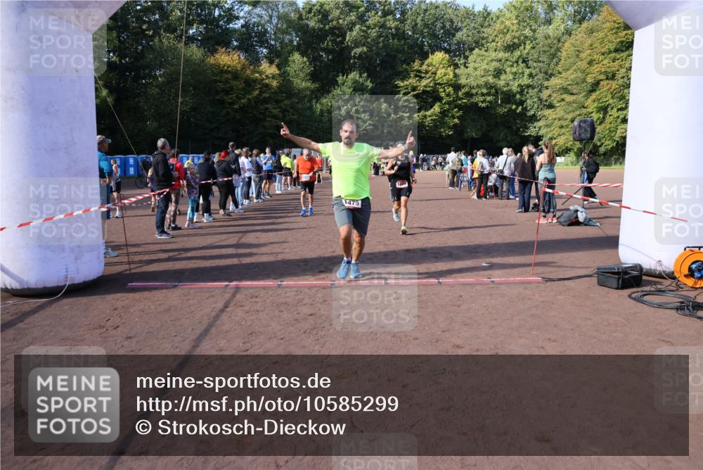 27.09.2026 - 35. Volkslauf durch das schöne Alstertal Strokosch-Dieckow http://msf.ph/oto/10585299 27.09.2026 11:49:25 Ziel 1009, 1475, 1487, 1493, 2363, 3248 meine-sportfotos.de