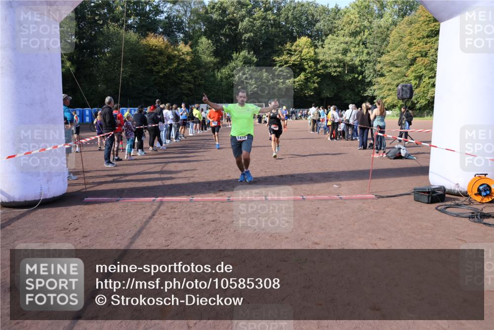 27.09.2026 - 35. Volkslauf durch das schöne Alstertal Strokosch-Dieckow http://msf.ph/oto/10585308 27.09.2026 11:49:25 Ziel 1009, 1475, 1487, 1493, 2363, 3248 meine-sportfotos.de