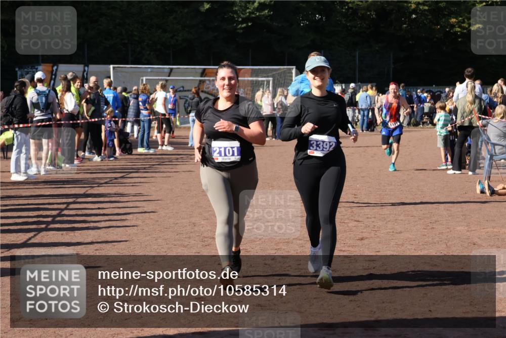 27.09.2026 - 35. Volkslauf durch das schöne Alstertal Strokosch-Dieckow http://msf.ph/oto/10585314 27.09.2026 11:47:10 Ziel 1010, 1473, 1511, 2101, 3392 meine-sportfotos.de