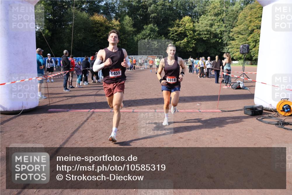 27.09.2026 - 35. Volkslauf durch das schöne Alstertal Strokosch-Dieckow http://msf.ph/oto/10585319 27.09.2026 11:49:20 Ziel 1009, 1018, 1455, 1475, 1503, 2982, 3248 meine-sportfotos.de