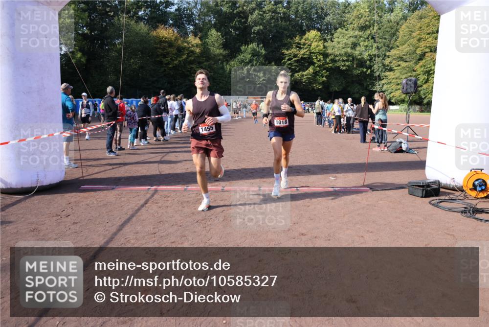 27.09.2026 - 35. Volkslauf durch das schöne Alstertal Strokosch-Dieckow http://msf.ph/oto/10585327 27.09.2026 11:49:20 Ziel 1009, 1018, 1455, 1475, 1503, 2982, 3248 meine-sportfotos.de