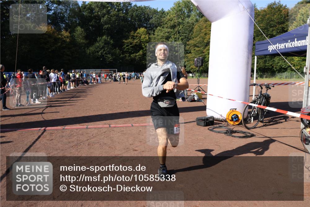 27.09.2026 - 35. Volkslauf durch das schöne Alstertal Strokosch-Dieckow http://msf.ph/oto/10585338 27.09.2026 11:47:00 Ziel 1010, 1734 meine-sportfotos.de