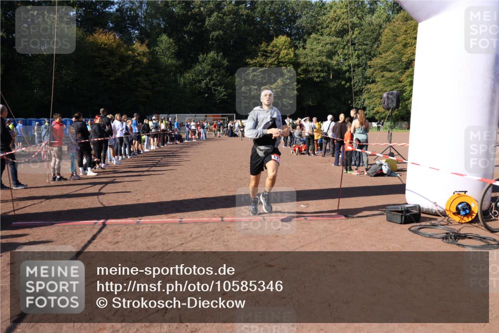 27.09.2026 - 35. Volkslauf durch das schöne Alstertal Strokosch-Dieckow http://msf.ph/oto/10585346 27.09.2026 11:47:00 Ziel 1010, 1734 meine-sportfotos.de