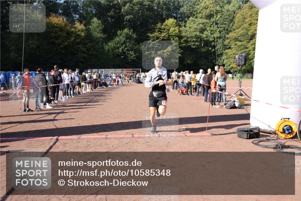 27.09.2026 - 35. Volkslauf durch das schöne Alstertal Strokosch-Dieckow http://msf.ph/oto/10585348 27.09.2026 11:46:59 Ziel 1010, 1734 meine-sportfotos.de