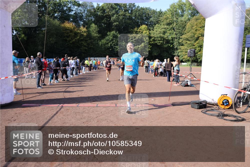 27.09.2026 - 35. Volkslauf durch das schöne Alstertal Strokosch-Dieckow http://msf.ph/oto/10585349 27.09.2026 11:49:18 Ziel 1009, 1018, 1455, 1475, 1503, 2982 meine-sportfotos.de