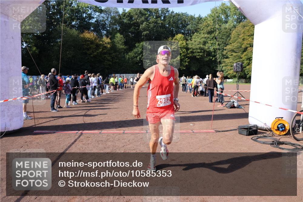 27.09.2026 - 35. Volkslauf durch das schöne Alstertal Strokosch-Dieckow http://msf.ph/oto/10585353 27.09.2026 11:49:17 Ziel 1018, 1455, 1475, 1503, 2982 meine-sportfotos.de