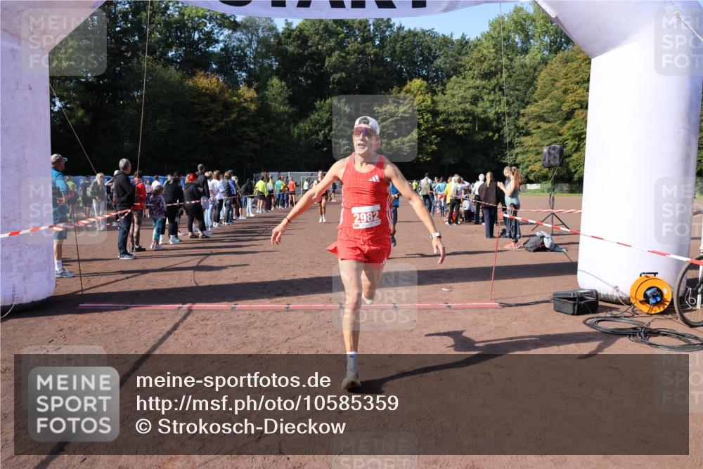 27.09.2026 - 35. Volkslauf durch das schöne Alstertal Strokosch-Dieckow http://msf.ph/oto/10585359 27.09.2026 11:49:17 Ziel 1018, 1455, 1475, 1503, 2982 meine-sportfotos.de