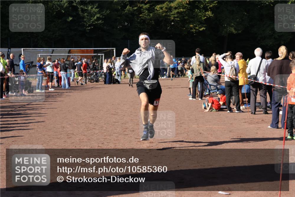 27.09.2026 - 35. Volkslauf durch das schöne Alstertal Strokosch-Dieckow http://msf.ph/oto/10585360 27.09.2026 11:46:59 Ziel 1010, 1734 meine-sportfotos.de