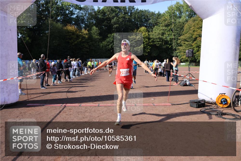 27.09.2026 - 35. Volkslauf durch das schöne Alstertal Strokosch-Dieckow http://msf.ph/oto/10585361 27.09.2026 11:49:17 Ziel 1018, 1455, 1475, 1503, 2982 meine-sportfotos.de