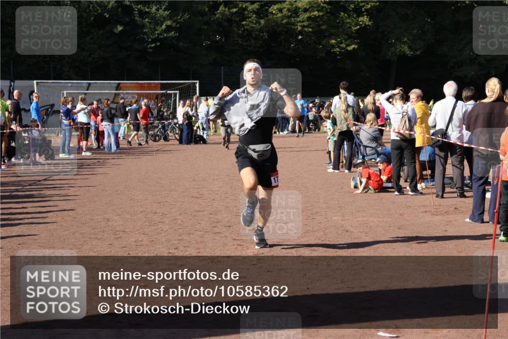 27.09.2026 - 35. Volkslauf durch das schöne Alstertal Strokosch-Dieckow http://msf.ph/oto/10585362 27.09.2026 11:46:59 Ziel 1010, 1734 meine-sportfotos.de
