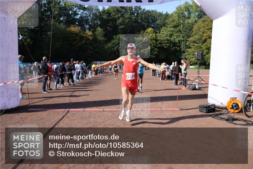 27.09.2026 - 35. Volkslauf durch das schöne Alstertal Strokosch-Dieckow http://msf.ph/oto/10585364 27.09.2026 11:49:17 Ziel 1018, 1455, 1475, 1503, 2982 meine-sportfotos.de