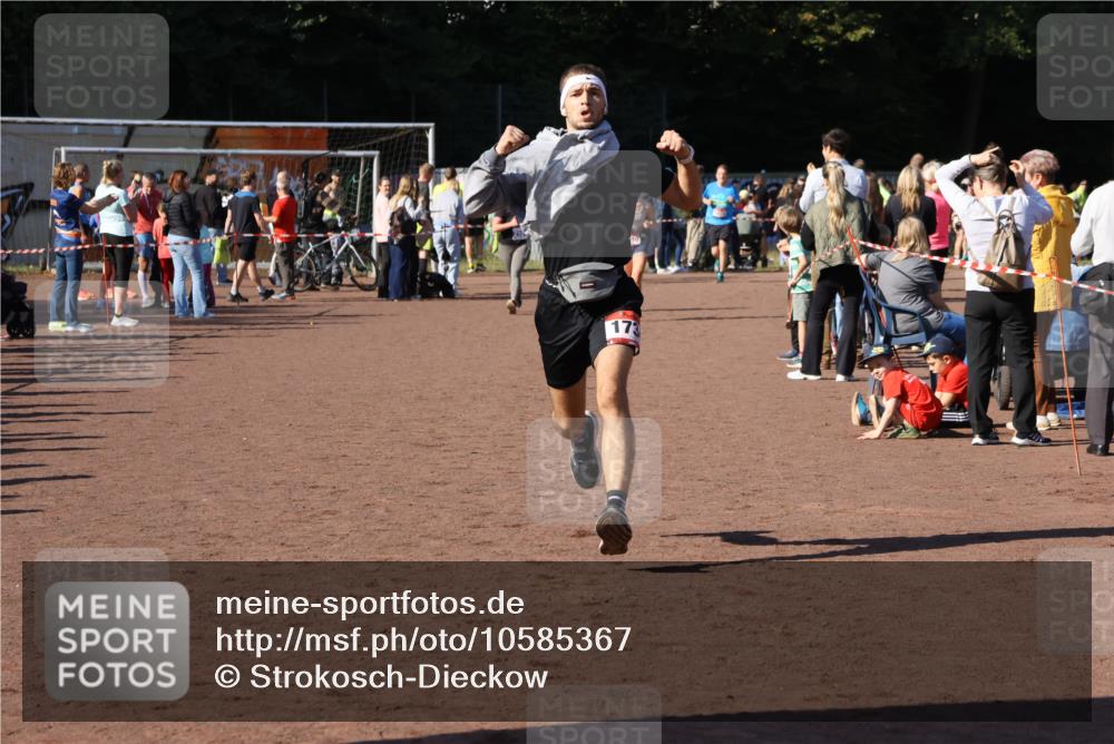 27.09.2026 - 35. Volkslauf durch das schöne Alstertal Strokosch-Dieckow http://msf.ph/oto/10585367 27.09.2026 11:46:58 Ziel 1734 meine-sportfotos.de