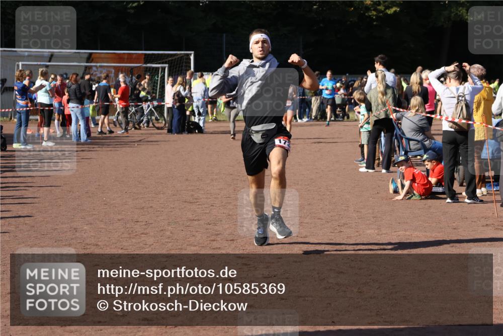 27.09.2026 - 35. Volkslauf durch das schöne Alstertal Strokosch-Dieckow http://msf.ph/oto/10585369 27.09.2026 11:46:58 Ziel 1734 meine-sportfotos.de