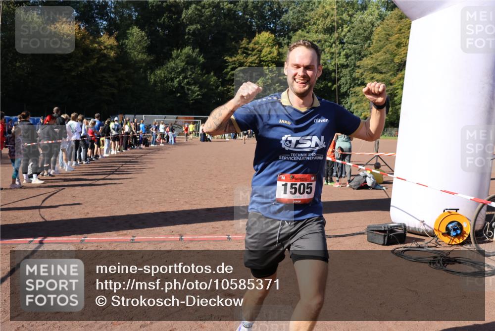 27.09.2026 - 35. Volkslauf durch das schöne Alstertal Strokosch-Dieckow http://msf.ph/oto/10585371 27.09.2026 11:46:53 Ziel 1505, 1734 meine-sportfotos.de