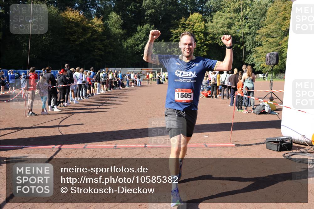 27.09.2026 - 35. Volkslauf durch das schöne Alstertal Strokosch-Dieckow http://msf.ph/oto/10585382 27.09.2026 11:46:53 Ziel 1505, 1734 meine-sportfotos.de