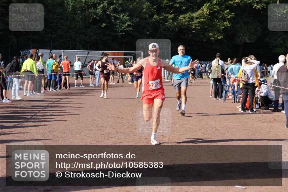 27.09.2026 - 35. Volkslauf durch das schöne Alstertal Strokosch-Dieckow http://msf.ph/oto/10585383 27.09.2026 11:49:15 Ziel 1018, 1455, 1503, 2982 meine-sportfotos.de