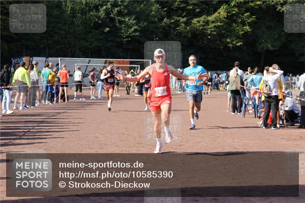 27.09.2026 - 35. Volkslauf durch das schöne Alstertal Strokosch-Dieckow http://msf.ph/oto/10585390 27.09.2026 11:49:15 Ziel 1018, 1455, 1503, 2982 meine-sportfotos.de