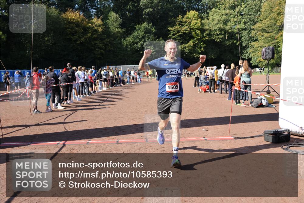 27.09.2026 - 35. Volkslauf durch das schöne Alstertal Strokosch-Dieckow http://msf.ph/oto/10585393 27.09.2026 11:46:53 Ziel 1505, 1734 meine-sportfotos.de