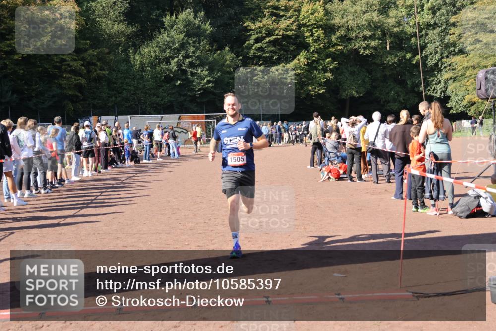 27.09.2026 - 35. Volkslauf durch das schöne Alstertal Strokosch-Dieckow http://msf.ph/oto/10585397 27.09.2026 11:46:52 Ziel 1505, 1734 meine-sportfotos.de