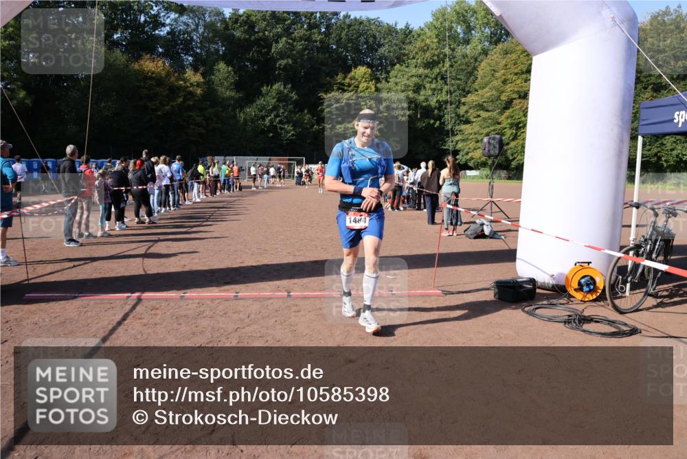 27.09.2026 - 35. Volkslauf durch das schöne Alstertal Strokosch-Dieckow http://msf.ph/oto/10585398 27.09.2026 11:49:10 Ziel 1484, 1503, 2982 meine-sportfotos.de