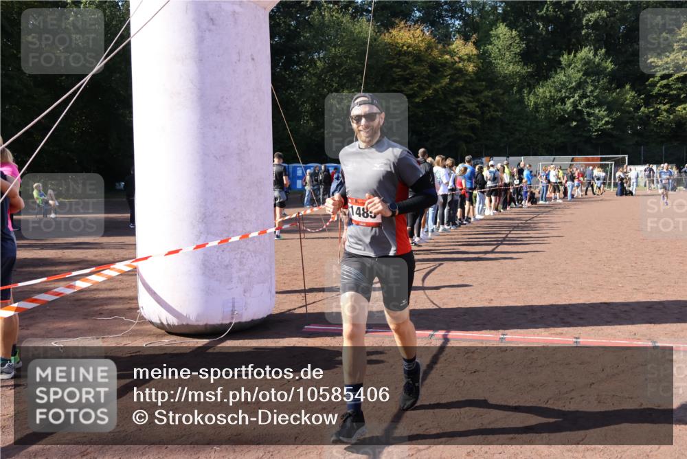 27.09.2026 - 35. Volkslauf durch das schöne Alstertal Strokosch-Dieckow http://msf.ph/oto/10585406 27.09.2026 11:46:45 Ziel 1485, 1505, 3161 meine-sportfotos.de
