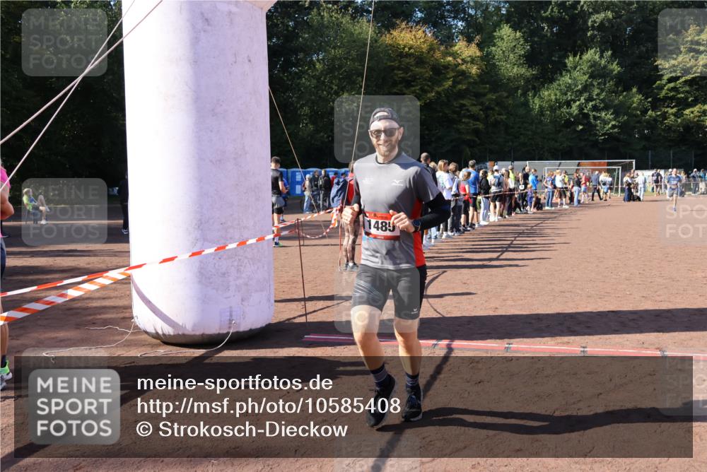 27.09.2026 - 35. Volkslauf durch das schöne Alstertal Strokosch-Dieckow http://msf.ph/oto/10585408 27.09.2026 11:46:45 Ziel 1485, 1505, 3161 meine-sportfotos.de
