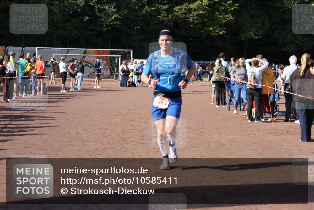 27.09.2026 - 35. Volkslauf durch das schöne Alstertal Strokosch-Dieckow http://msf.ph/oto/10585411 27.09.2026 11:49:09 Ziel 1484, 1503, 2982 meine-sportfotos.de
