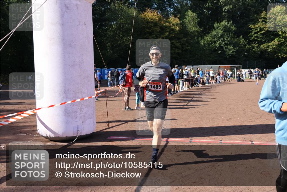 27.09.2026 - 35. Volkslauf durch das schöne Alstertal Strokosch-Dieckow http://msf.ph/oto/10585415 27.09.2026 11:46:45 Ziel 1485, 1505, 3161 meine-sportfotos.de