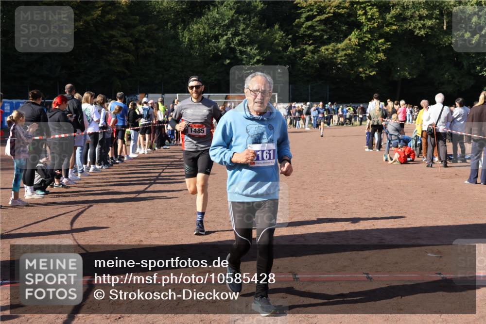 27.09.2026 - 35. Volkslauf durch das schöne Alstertal Strokosch-Dieckow http://msf.ph/oto/10585428 27.09.2026 11:46:43 Ziel 1485, 3161 meine-sportfotos.de