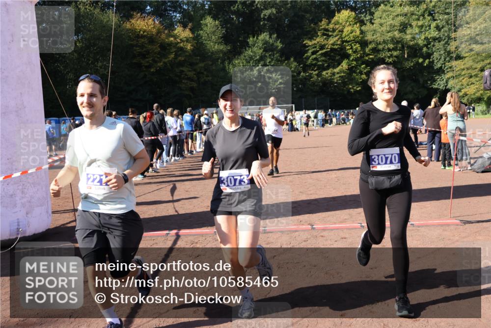 27.09.2026 - 35. Volkslauf durch das schöne Alstertal Strokosch-Dieckow http://msf.ph/oto/10585465 27.09.2026 11:46:36 Ziel 1485, 2215, 3070, 3073, 3161, 3952 meine-sportfotos.de