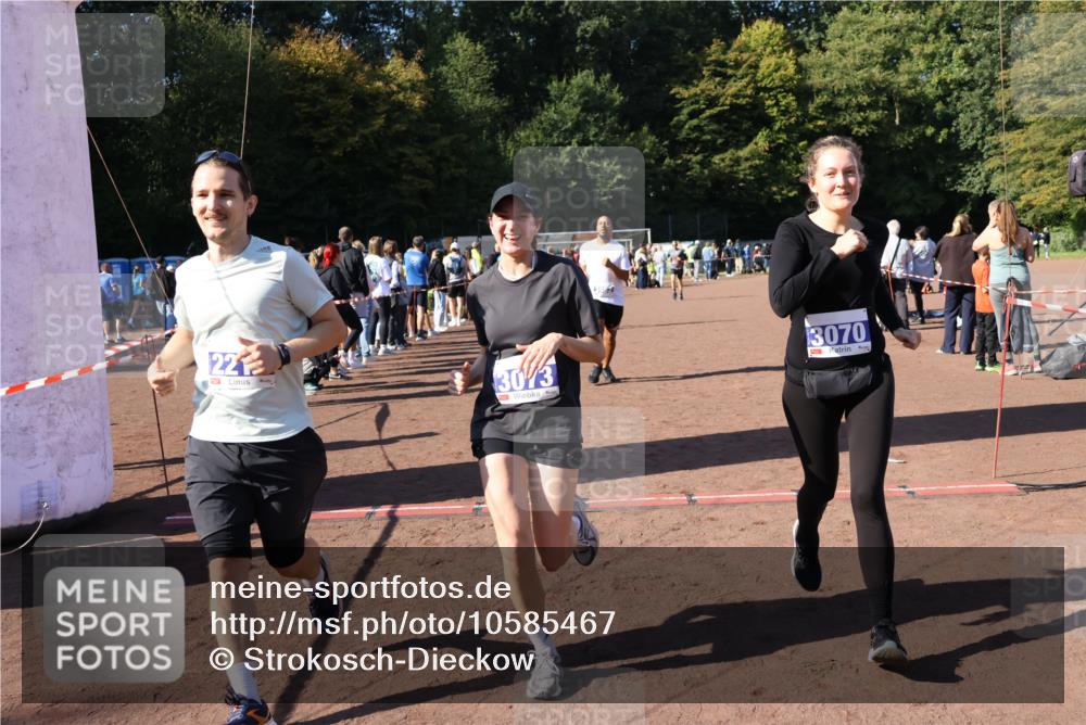27.09.2026 - 35. Volkslauf durch das schöne Alstertal Strokosch-Dieckow http://msf.ph/oto/10585467 27.09.2026 11:46:36 Ziel 1485, 2215, 3070, 3073, 3161, 3952 meine-sportfotos.de