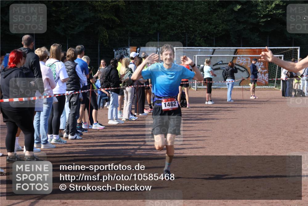 27.09.2026 - 35. Volkslauf durch das schöne Alstertal Strokosch-Dieckow http://msf.ph/oto/10585468 27.09.2026 11:49:01 Ziel 1462, 1466, 1482, 3362, 3998 meine-sportfotos.de