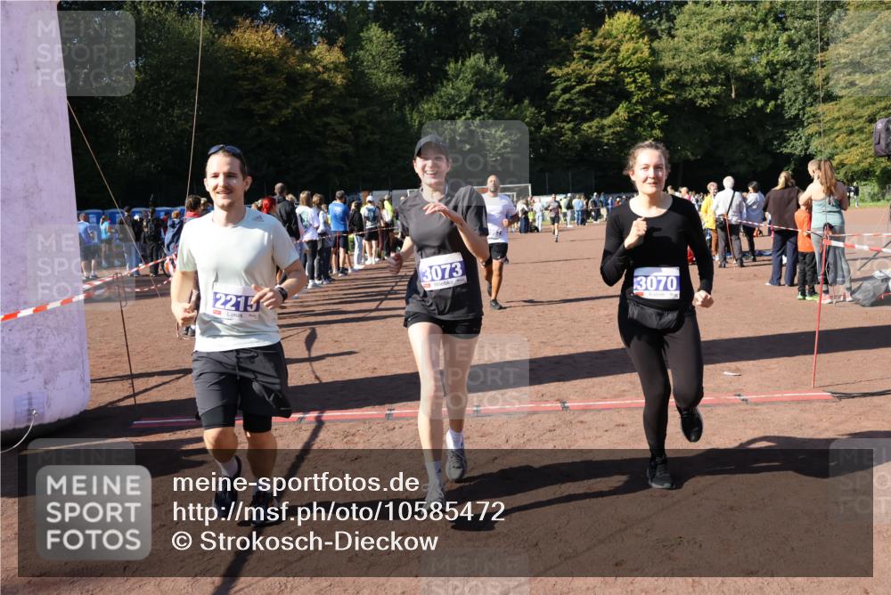 27.09.2026 - 35. Volkslauf durch das schöne Alstertal Strokosch-Dieckow http://msf.ph/oto/10585472 27.09.2026 11:46:35 Ziel 2215, 3070, 3073, 3161, 3952 meine-sportfotos.de
