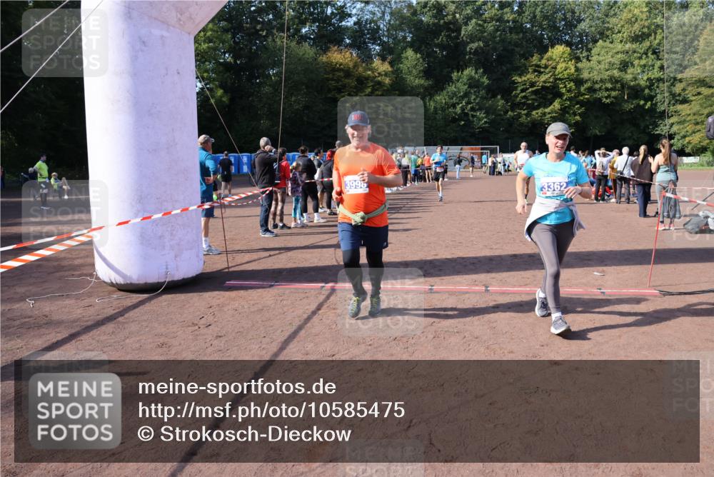 27.09.2026 - 35. Volkslauf durch das schöne Alstertal Strokosch-Dieckow http://msf.ph/oto/10585475 27.09.2026 11:49:00 Ziel 1462, 1466, 1482, 3362, 3998 meine-sportfotos.de