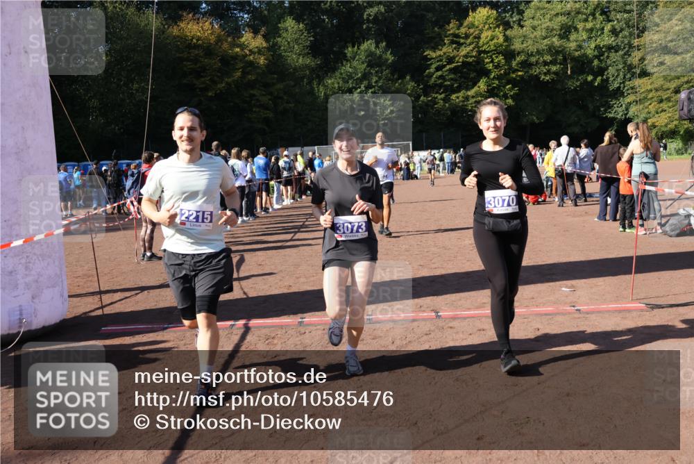 27.09.2026 - 35. Volkslauf durch das schöne Alstertal Strokosch-Dieckow http://msf.ph/oto/10585476 27.09.2026 11:46:35 Ziel 2215, 3070, 3073, 3161, 3952 meine-sportfotos.de