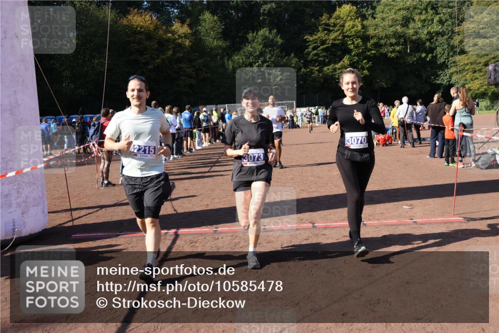 27.09.2026 - 35. Volkslauf durch das schöne Alstertal Strokosch-Dieckow http://msf.ph/oto/10585478 27.09.2026 11:46:35 Ziel 2215, 3070, 3073, 3161, 3952 meine-sportfotos.de