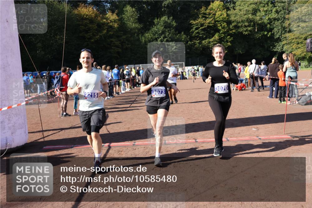 27.09.2026 - 35. Volkslauf durch das schöne Alstertal Strokosch-Dieckow http://msf.ph/oto/10585480 27.09.2026 11:46:35 Ziel 2215, 3070, 3073, 3161, 3952 meine-sportfotos.de