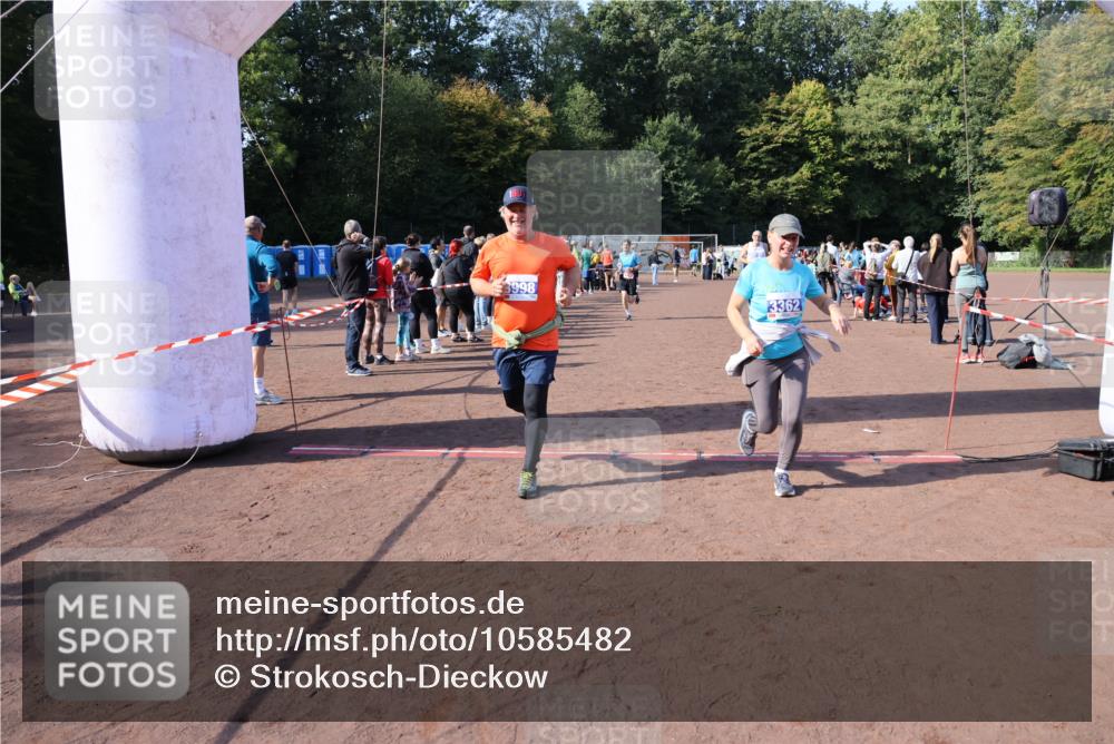 27.09.2026 - 35. Volkslauf durch das schöne Alstertal Strokosch-Dieckow http://msf.ph/oto/10585482 27.09.2026 11:48:59 Ziel 1462, 1466, 1482, 3362, 3998 meine-sportfotos.de