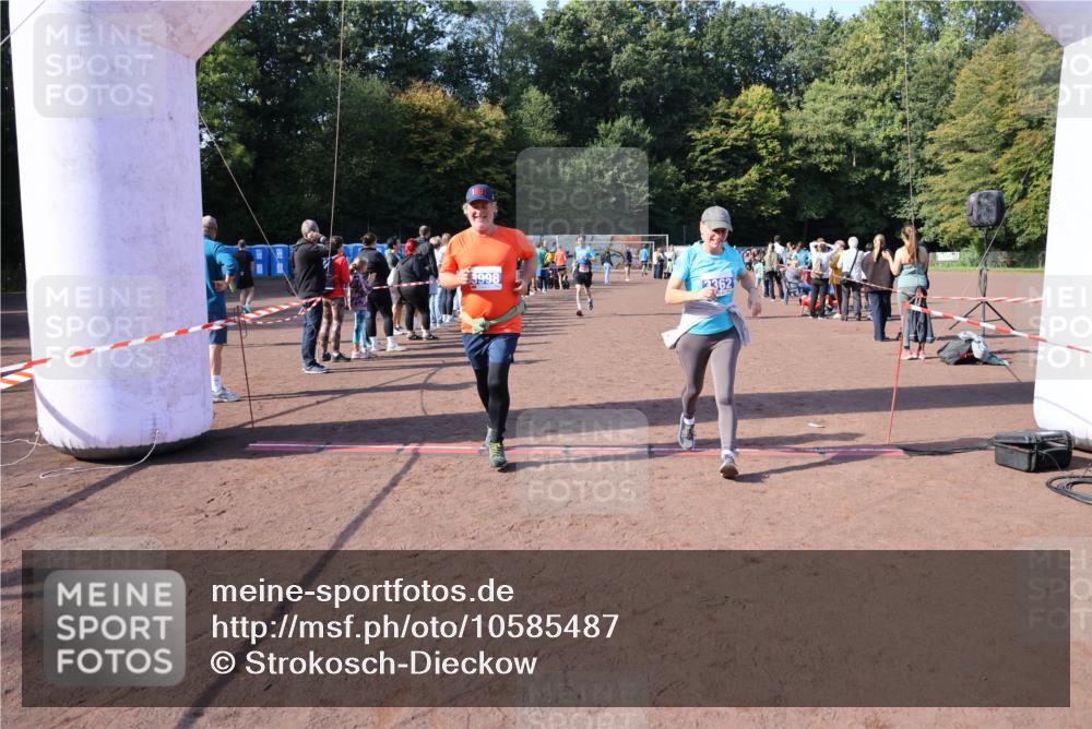 27.09.2026 - 35. Volkslauf durch das schöne Alstertal Strokosch-Dieckow http://msf.ph/oto/10585487 27.09.2026 11:48:59 Ziel 1462, 1466, 1482, 3362, 3998 meine-sportfotos.de