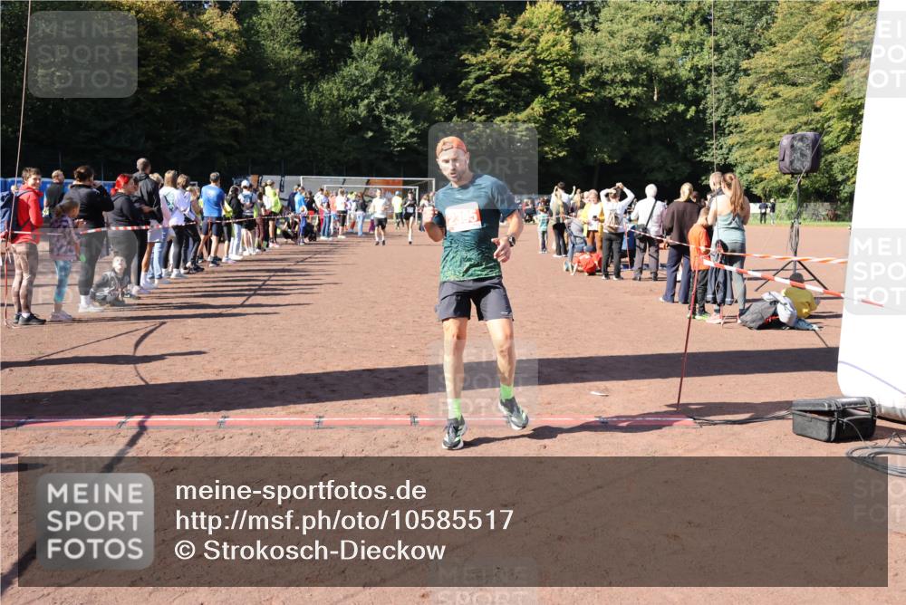 27.09.2026 - 35. Volkslauf durch das schöne Alstertal Strokosch-Dieckow http://msf.ph/oto/10585517 27.09.2026 11:46:25 Ziel 2395 meine-sportfotos.de