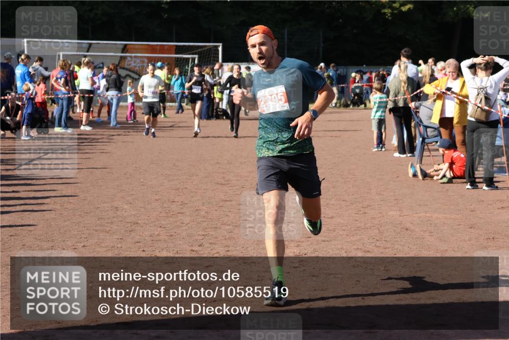 27.09.2026 - 35. Volkslauf durch das schöne Alstertal Strokosch-Dieckow http://msf.ph/oto/10585519 27.09.2026 11:46:24 Ziel 1461, 2395 meine-sportfotos.de