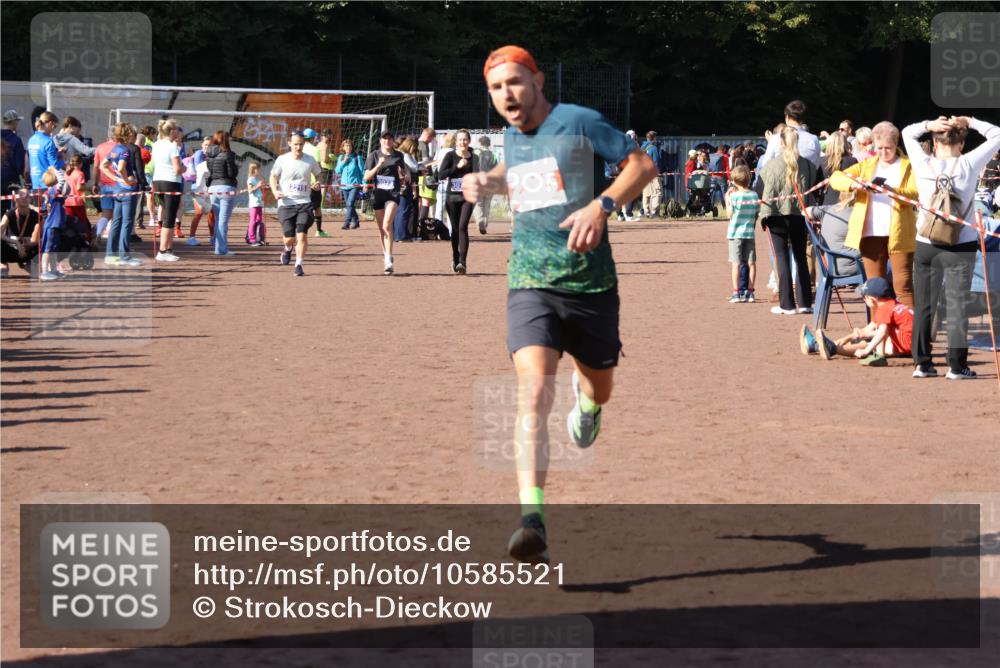 27.09.2026 - 35. Volkslauf durch das schöne Alstertal Strokosch-Dieckow http://msf.ph/oto/10585521 27.09.2026 11:46:24 Ziel 1461, 2395 meine-sportfotos.de