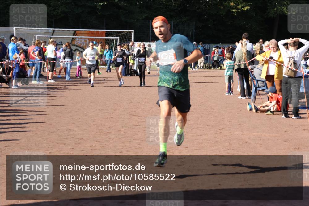 27.09.2026 - 35. Volkslauf durch das schöne Alstertal Strokosch-Dieckow http://msf.ph/oto/10585522 27.09.2026 11:46:24 Ziel 1461, 2395 meine-sportfotos.de