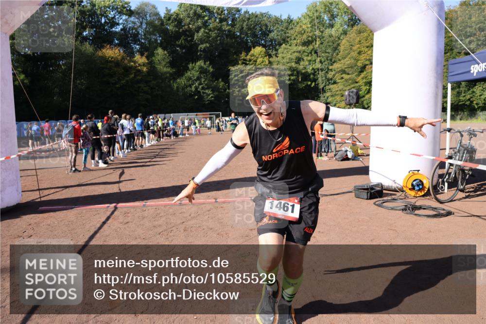 27.09.2026 - 35. Volkslauf durch das schöne Alstertal Strokosch-Dieckow http://msf.ph/oto/10585529 27.09.2026 11:46:22 Ziel 1461, 2395 meine-sportfotos.de